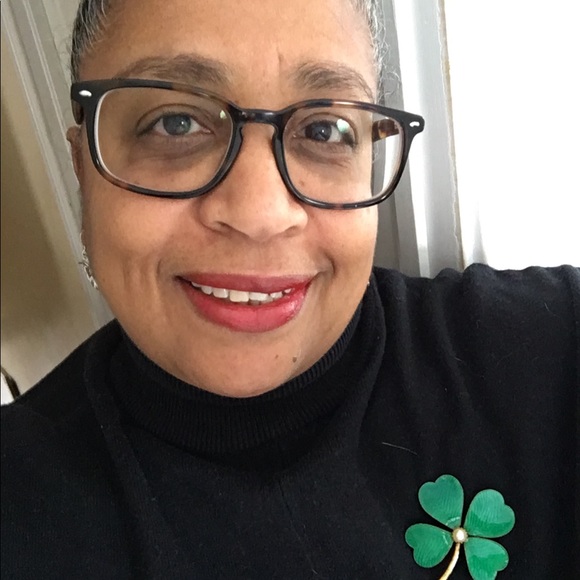 Meet your Posher, Carol - Picture 1 of 3